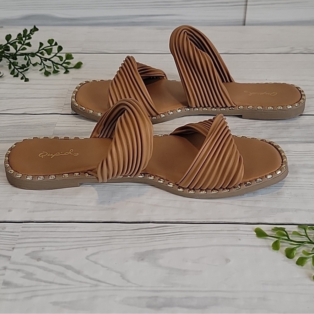 Qupid | Camel Brown Sandals with Criss-Cross Ribbed Straps and Gold Studs Size 8 - Picture 8 of 8